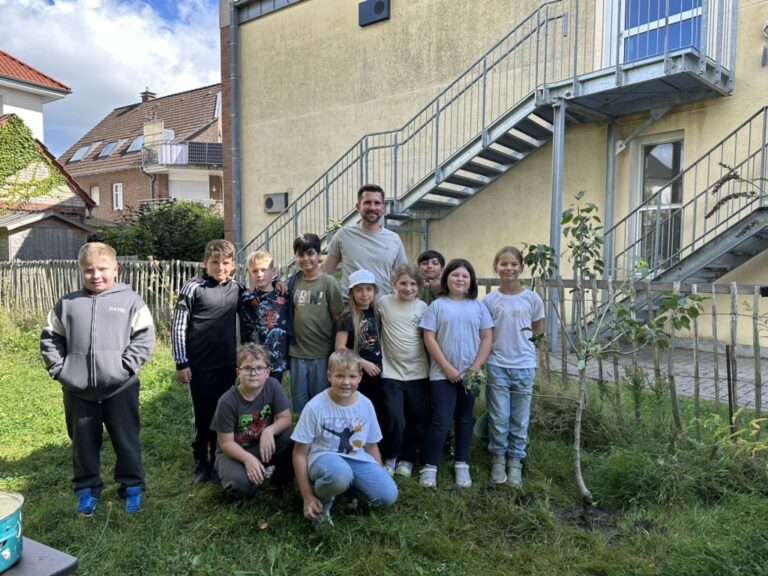 Bismarckschule nimmt Baum-Pflanz-Challenge an